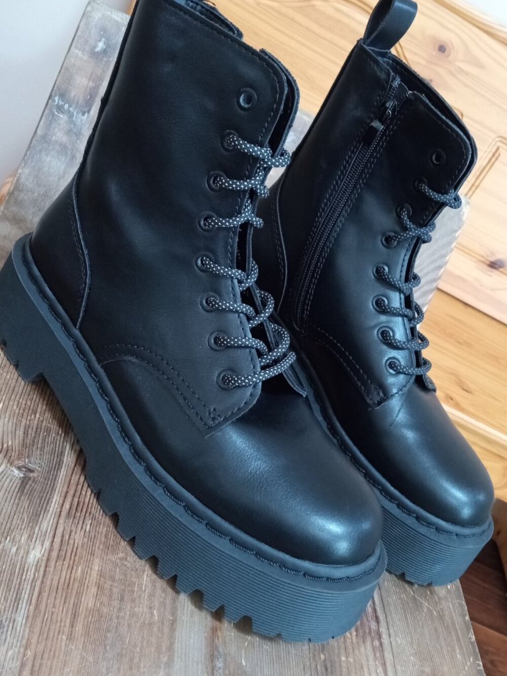 Steve Madden Women's Size 7.5 Betty II Black Platform Combat Boots NEW! - Picture 3 of 6